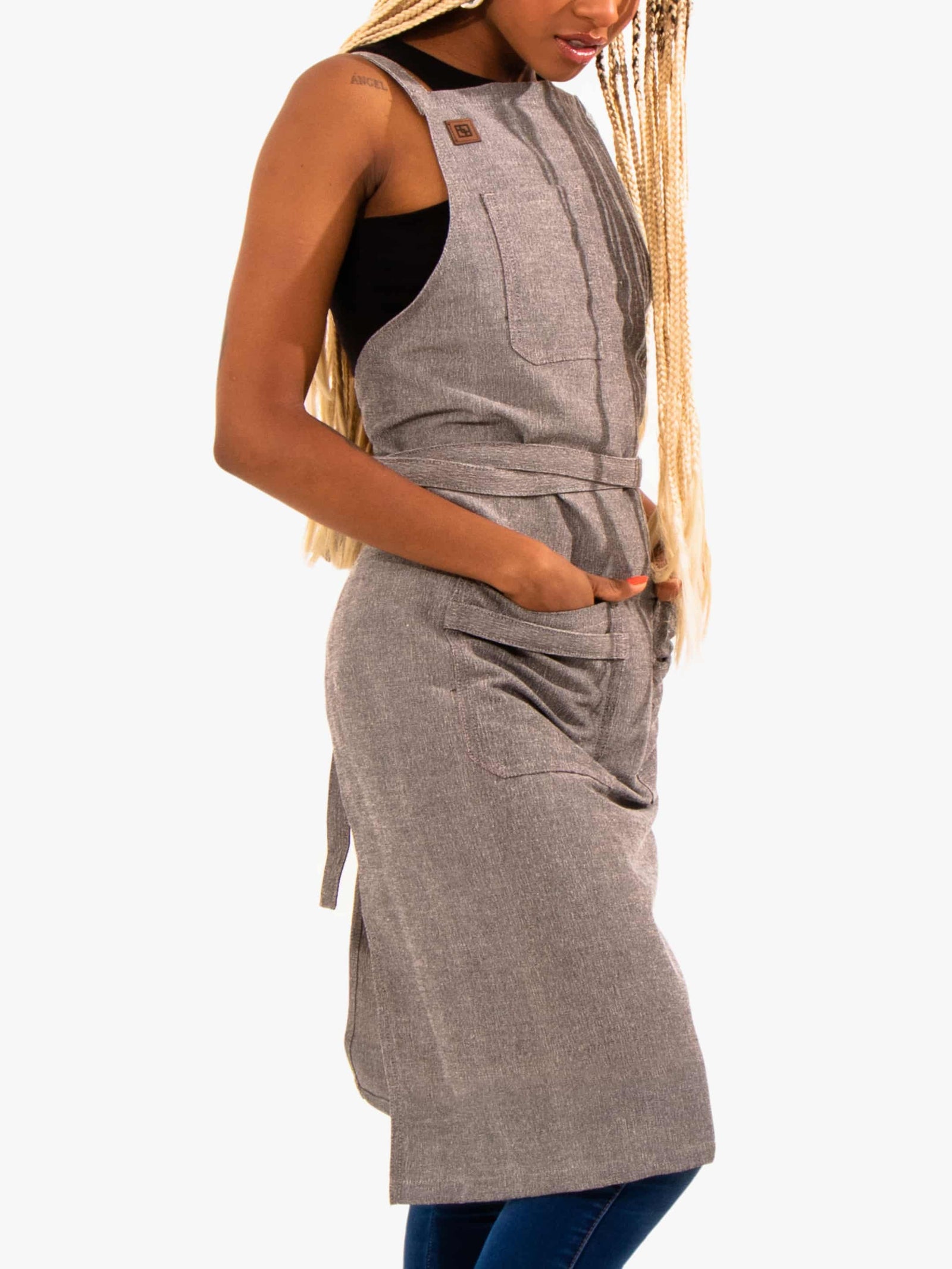 Side view of the Dragonfruit Grey Morada apron